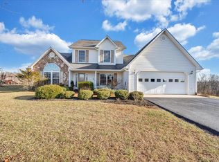 1210 Hunters Knoll Dr, Goodview, VA 24095