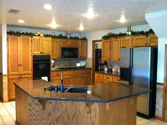 3rd image of 7965 Willow Creek Dr