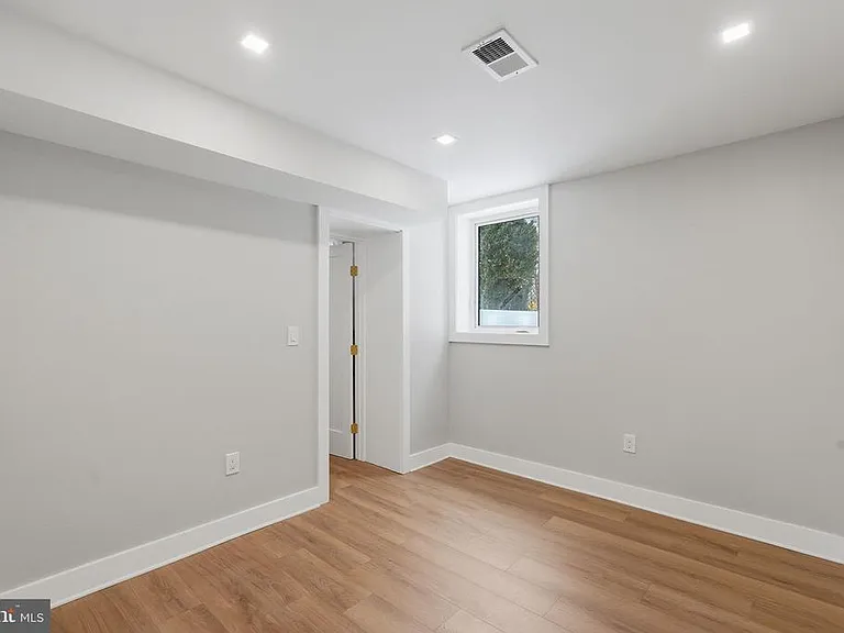 1301 Somerset Pl NW — Photo 19