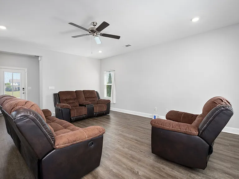 6313 Town Ln — Photo 3