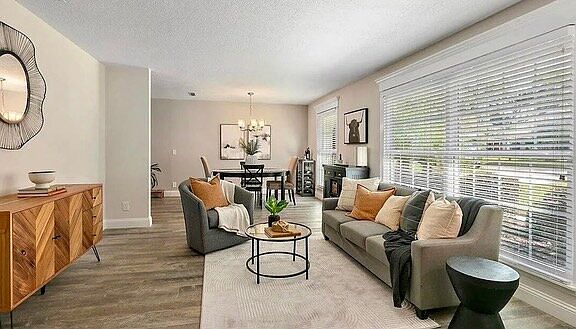 4th image of 1819 Twelve Oaks Ln W