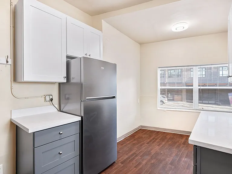Abbey Park Apartments — Photo 12