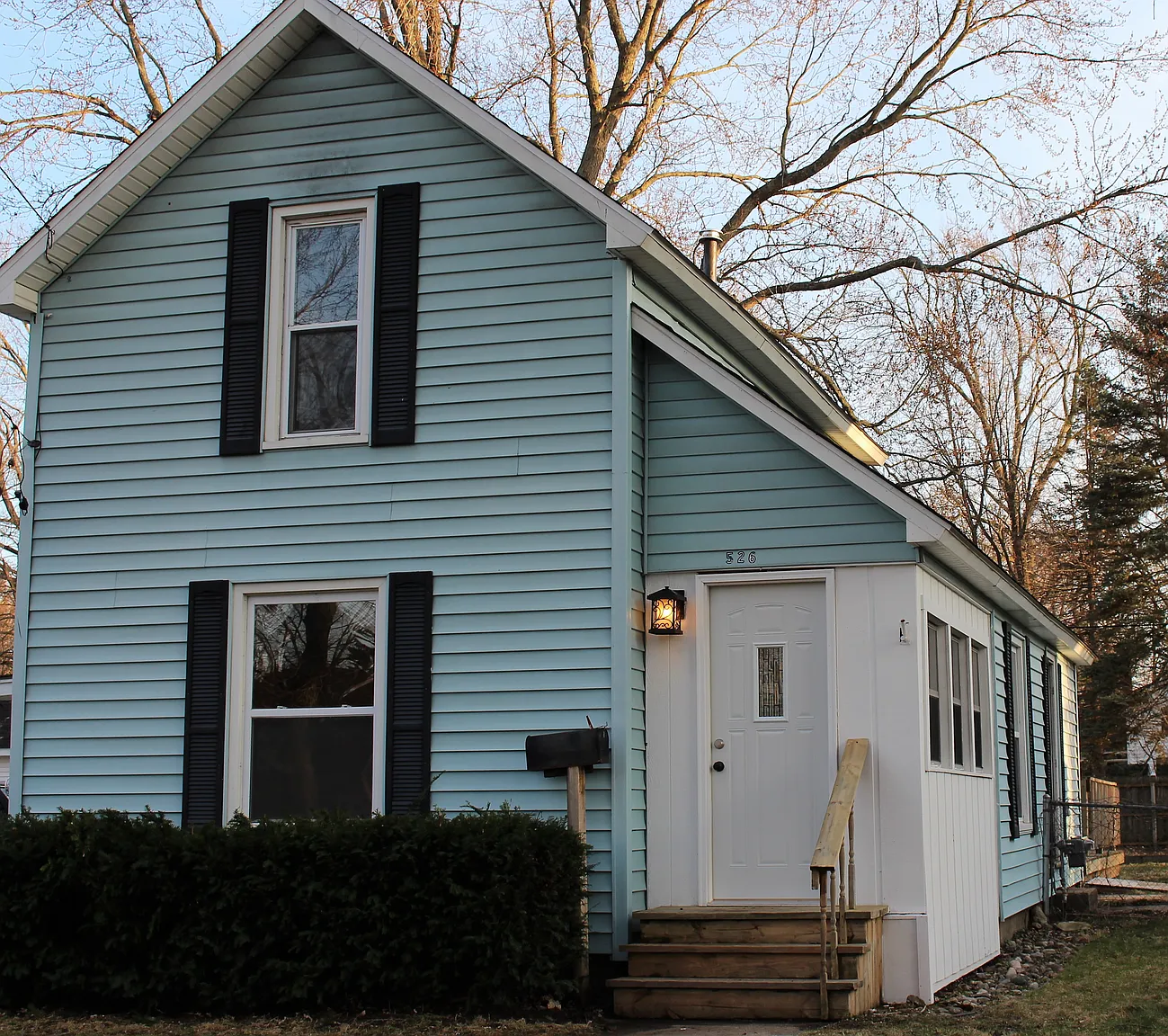 526 E Bond St photo 1
