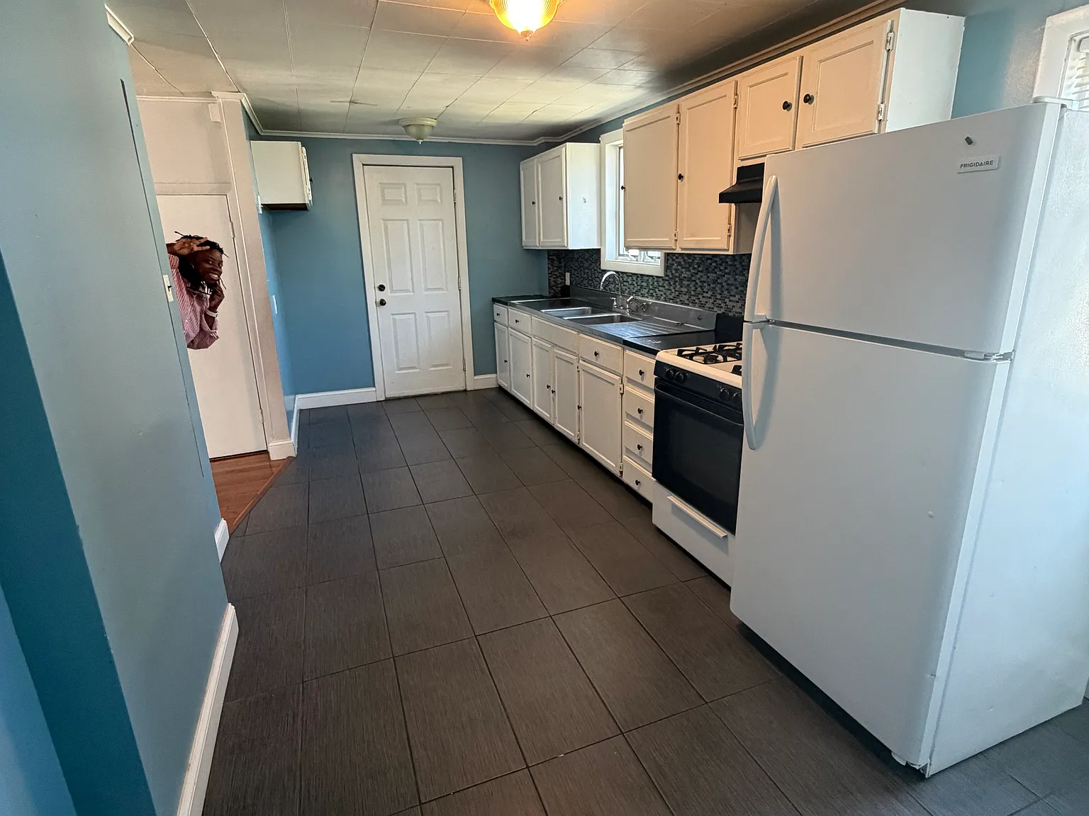3 bed, $2,700 — Photo 2