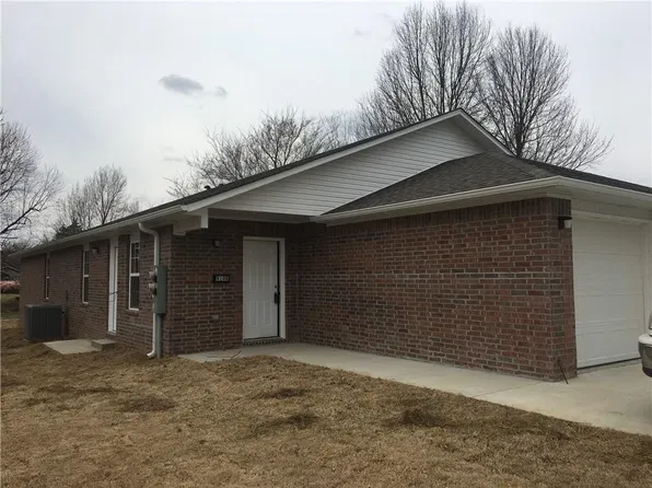 910B Crutcher St, Springdale, AR 72764