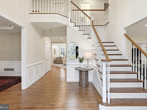 3rd image of 22 Springlea Ln