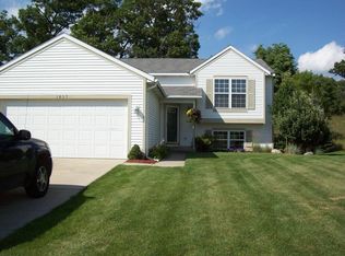 1857 Sandrel Dr NE, Grand Rapids, MI 49505