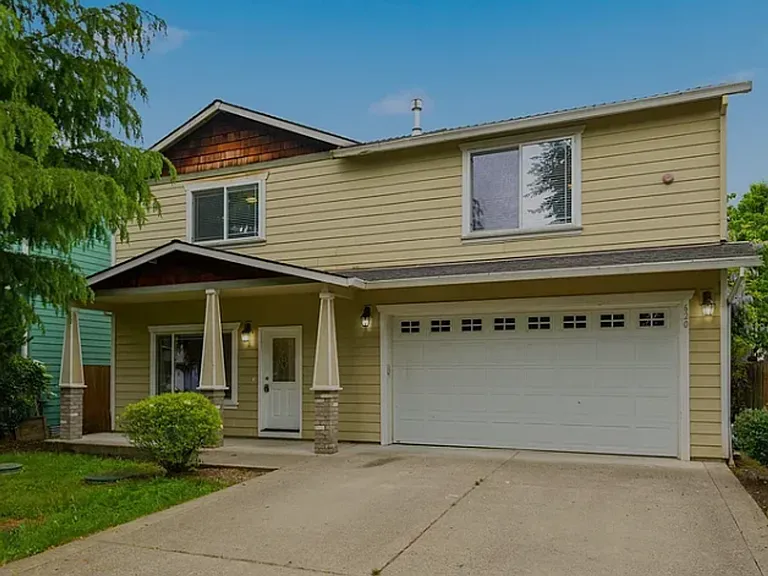 620 SW Trout Ct — Photo 2