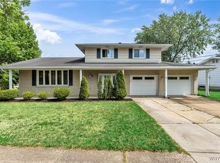 5 Willow Green Dr, Amherst, NY 14228