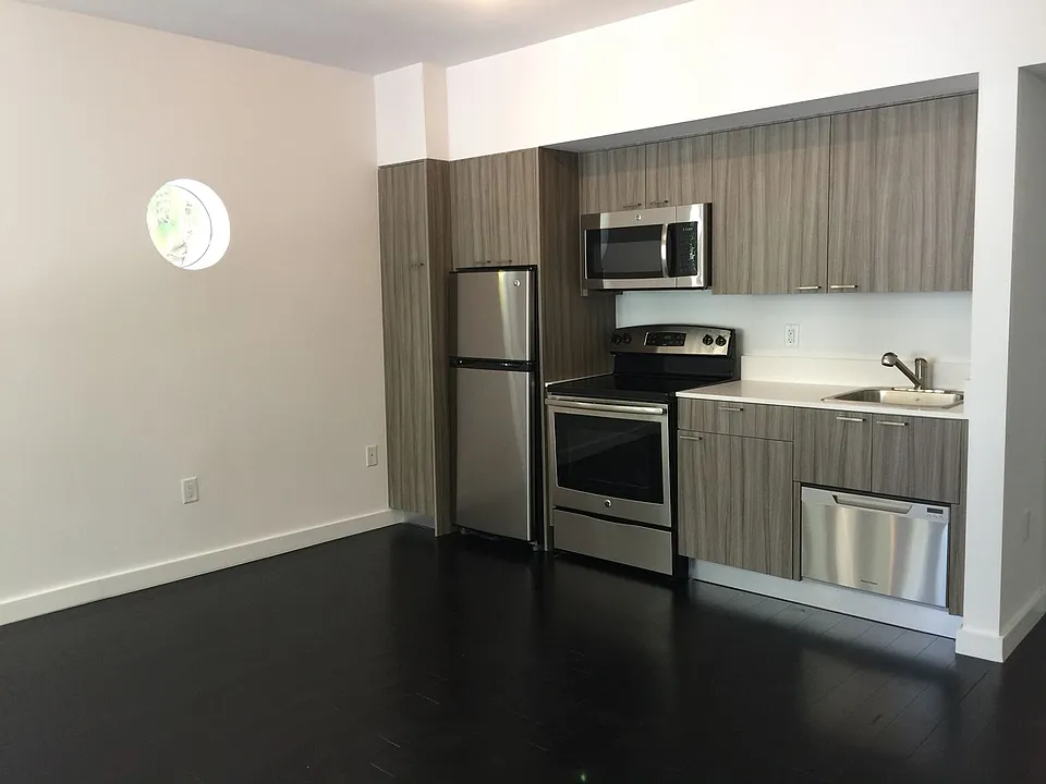 551 Michigan Ave #122