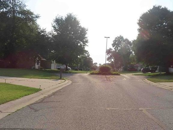 Exterior Neighborhood (street photo)