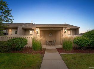 62402 Raleigh Ct UNIT 6, South Lyon, MI 48178