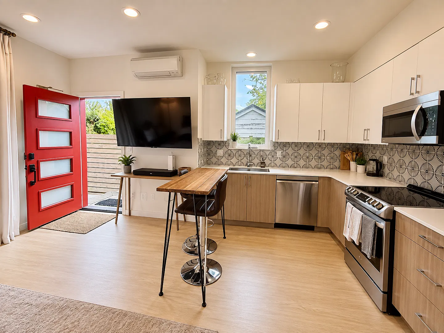 Modern 2-Bedroom Townhouse with Rooftop Deck in Ballard! — Photo 4