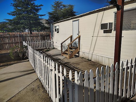 3rd image of 501 S Mistletoe Ave #4A