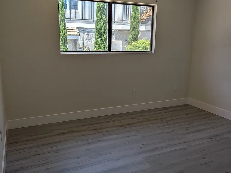 5166 Dunbar Dr #C — Photo 13