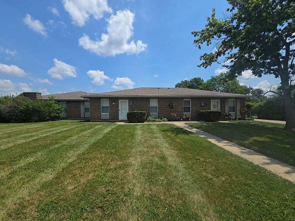 8304-8310 Woodgrove Dr 8308 — Photo 2