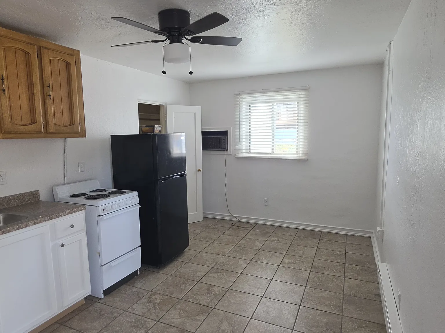 Studio, 275 sqft, $875 — Photo 1