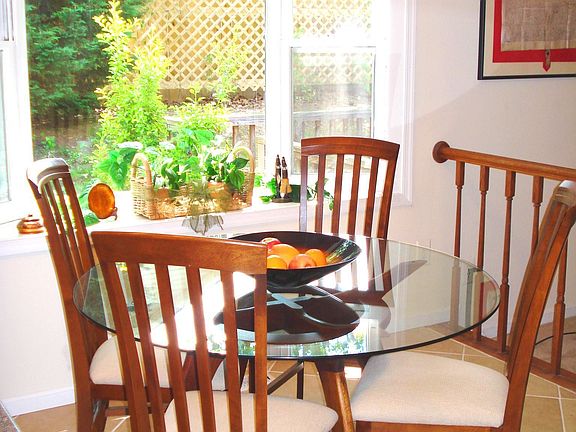 Eat-in Kitchen