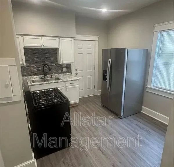 521 E 109th St — Photo 9