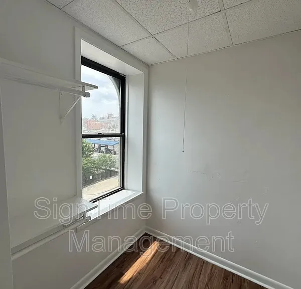 112 W Franklin St #4 — Photo 9