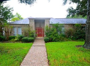 7615 Rollingbrook Dr, Houston, TX 77071