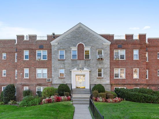 108 S Village #2B, Rockville Centre, NY 11570