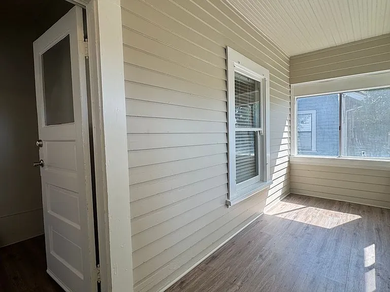 513 E Walnut St — Photo 5