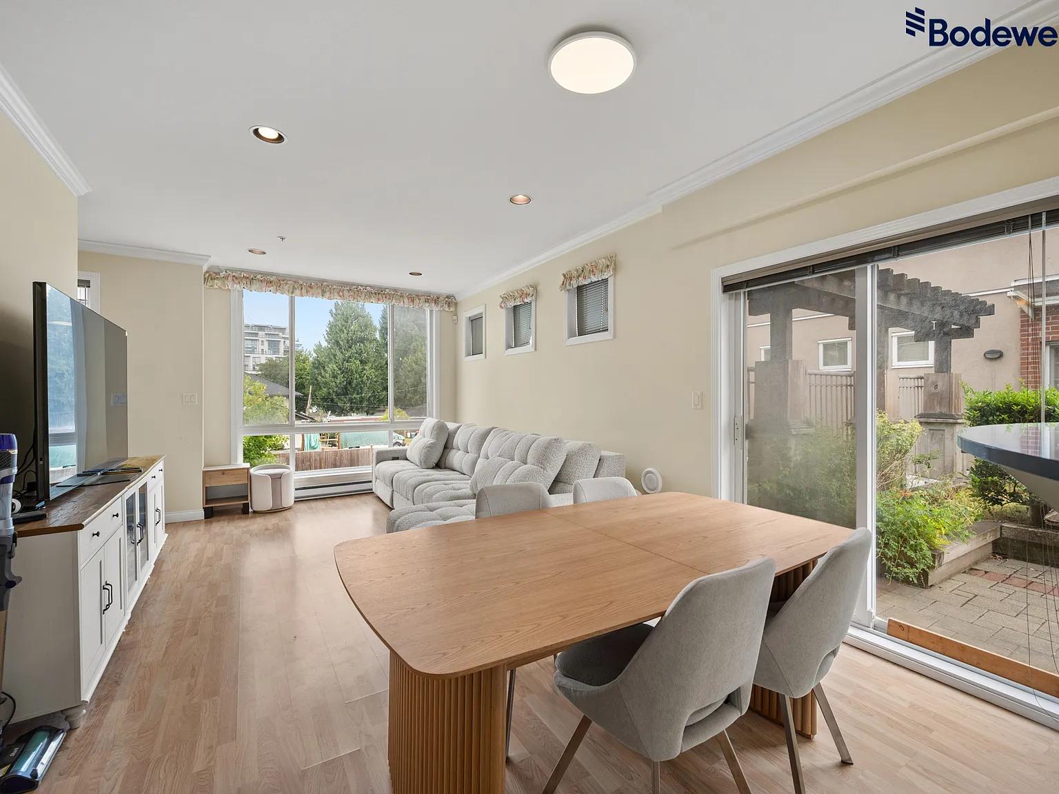 Cranberry Court — Photo 2