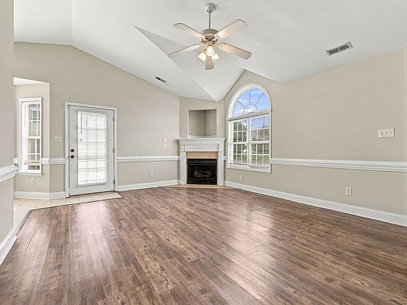4th image of 178 Ariel St