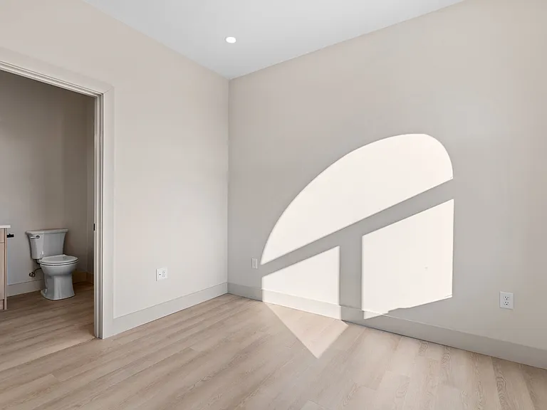 463 Franklin St #202 — Photo 25