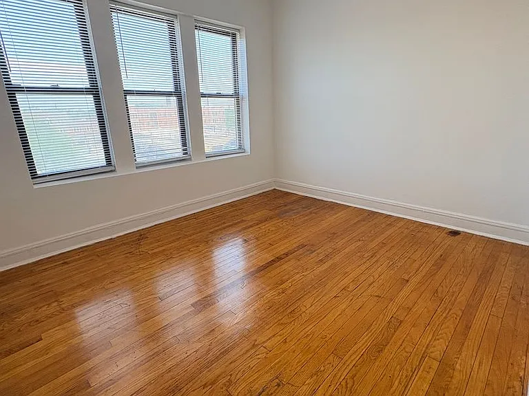 1525 N Austin Blvd — Photo 10