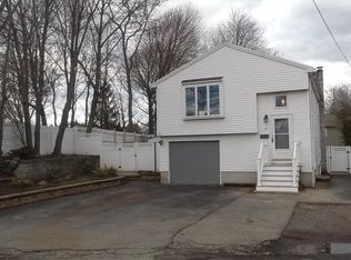 26 Brook St, Reading, MA 01867