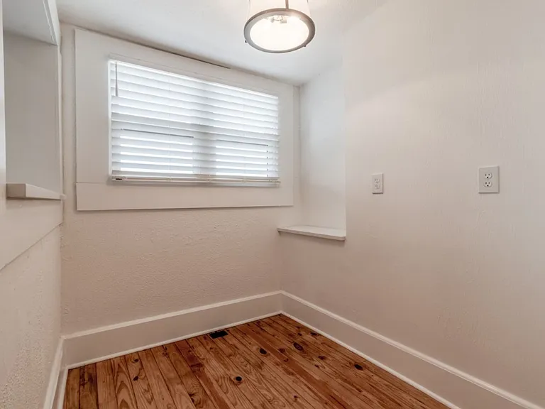 305 Main St — Photo 27
