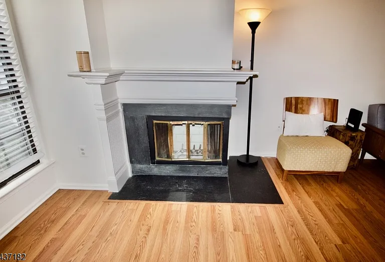 78 Woodward Ln — Photo 2