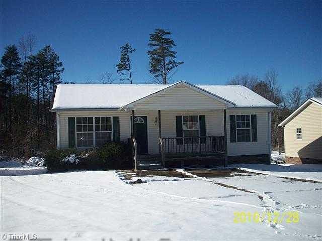 1st image of 141 E Bellevue Dr