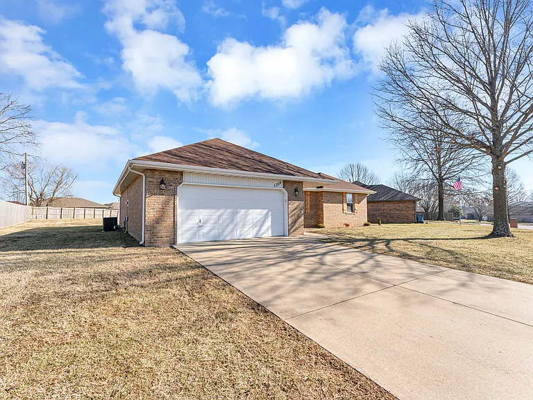 1209 W Butterfield Dr — Photo 3