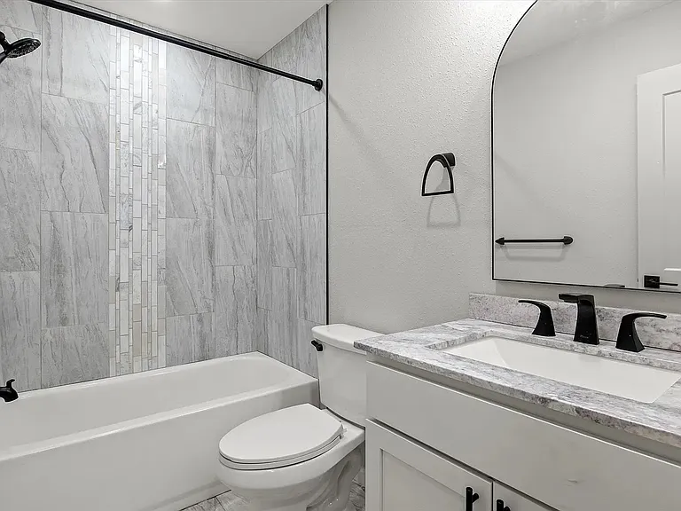 803 Brewer St — Photo 5