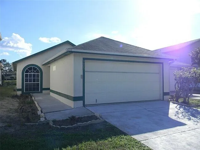 2 bed, 1100 sqft, $1,900 — Photo 1