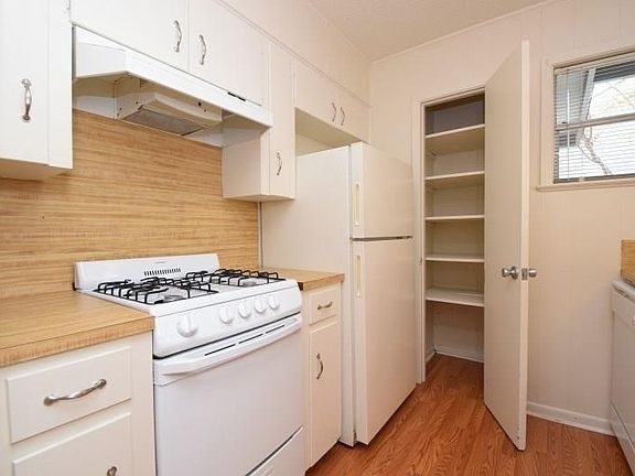 3rd image of 8411 Whittman Cv #B