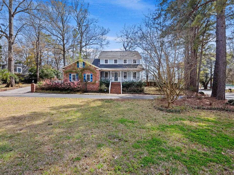 1st image of 100 Lakeview Dr