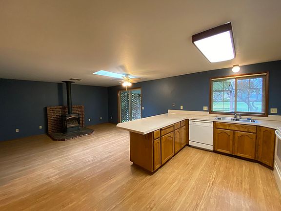 3rd image of 5032 Oakmont Pl SE