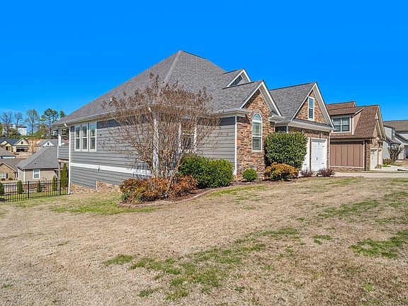 3rd image of 85 Bur Oak Dr