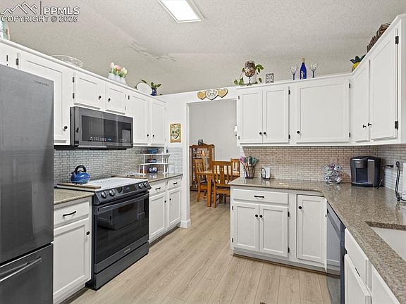 2nd image of 5160 Wainwright Dr