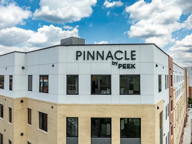 PINNACLE Orange Crossing — Photo 37