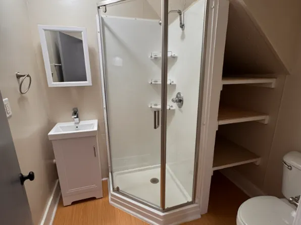 757 Caledonia St, 757 Caledonia Pl APT 1, Dubuque, IA 52001
