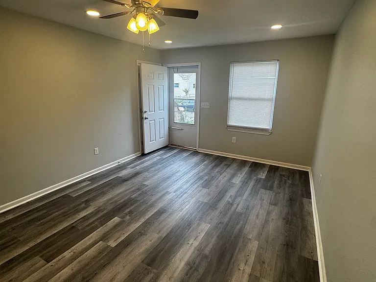 2857 E 6th Ave — Photo 16