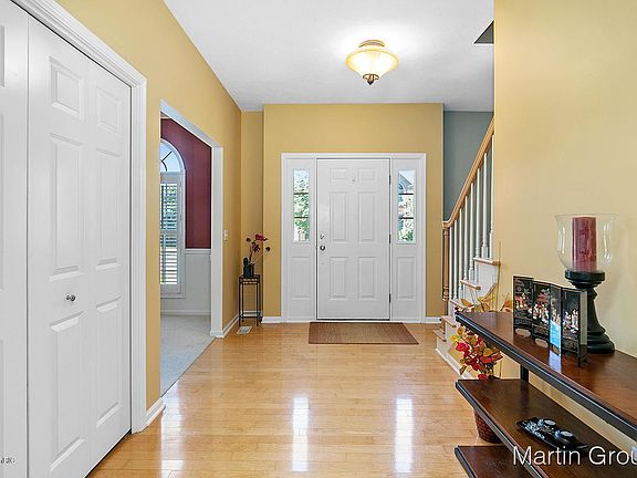 3rd image of 1605 Falconcrest Dr NE