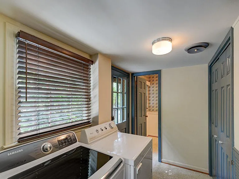 3500 Sloan Ct — Photo 8