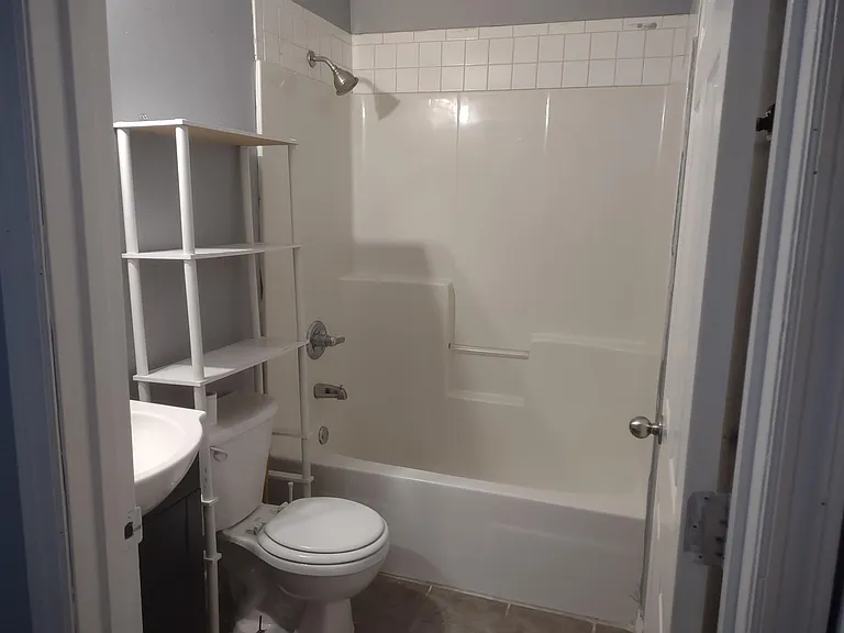 867 Lake Betty Dr — Photo 5