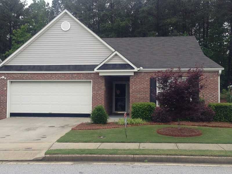 1st image of 916 Village View Cir